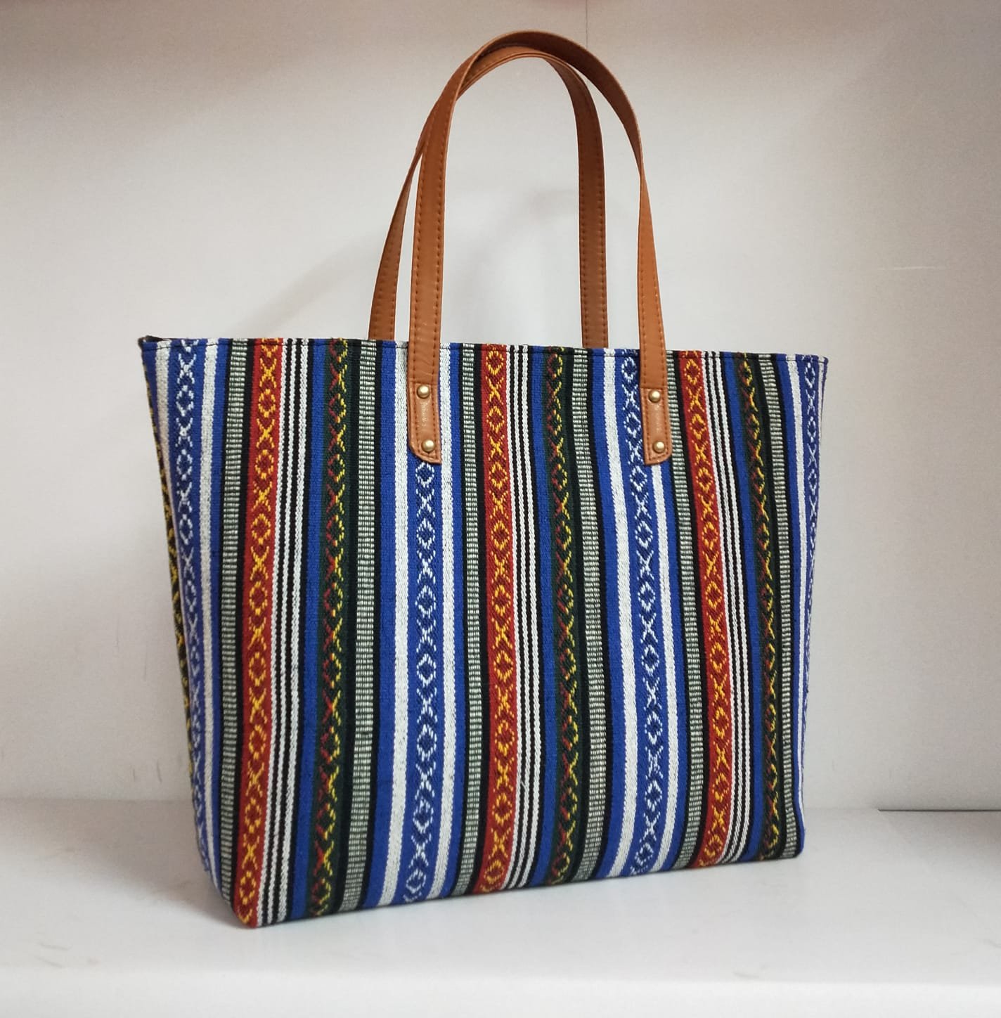 Style n Fashions Premium Concave Boat-Shaped Handbag - Image 5