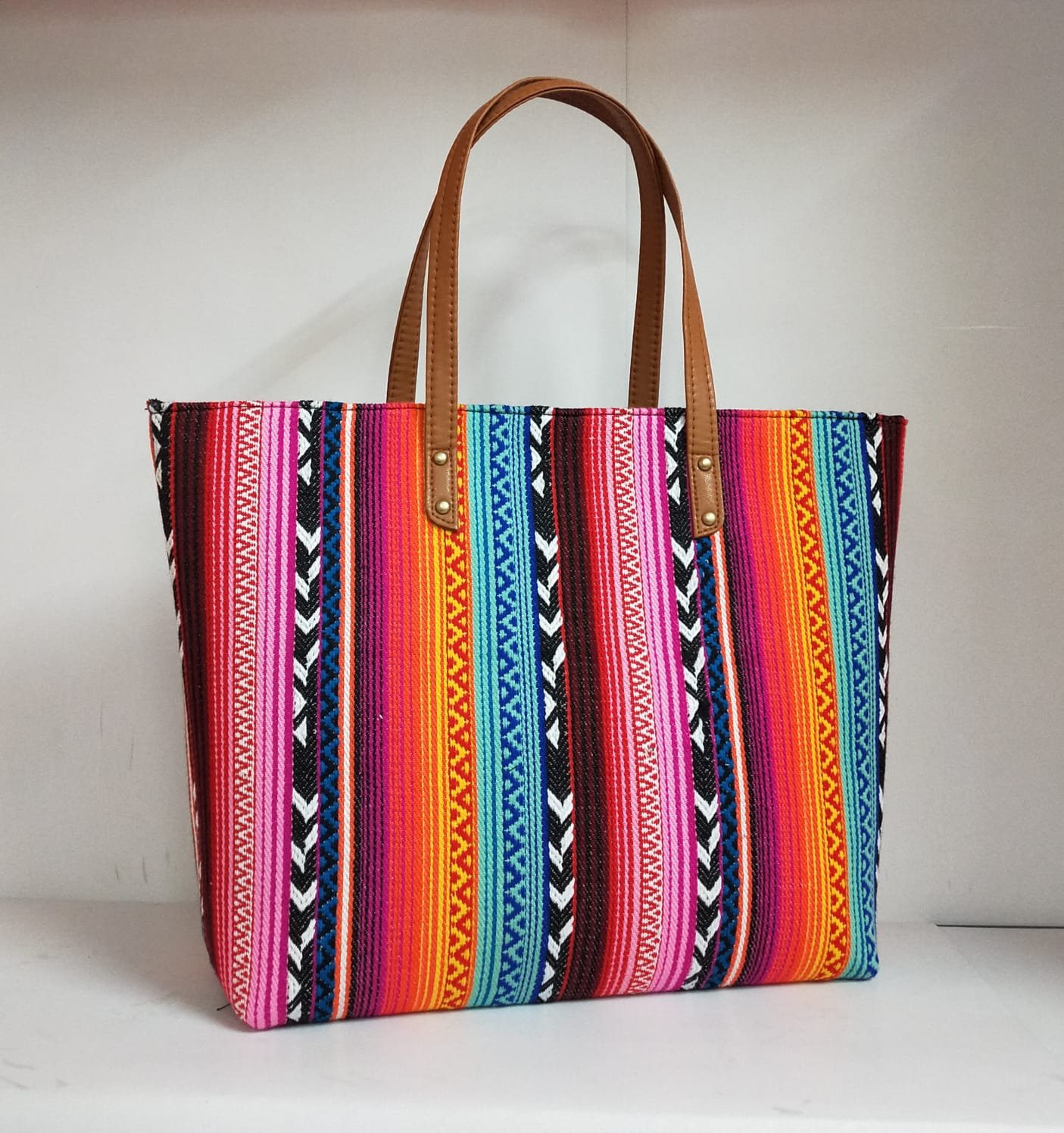 Style n Fashions Premium Concave Boat-Shaped Handbag - Image 6