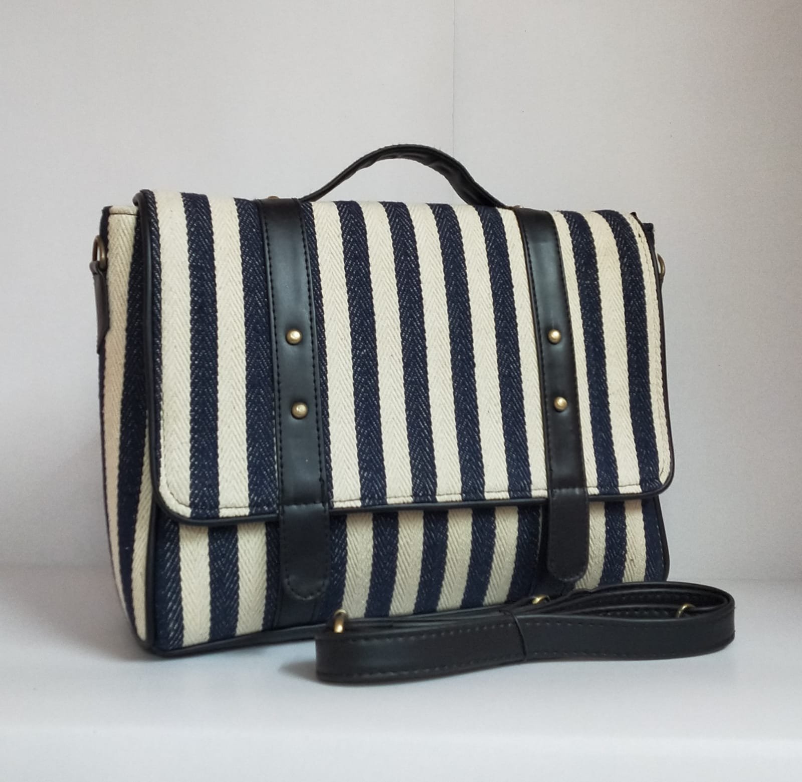 Style n Fashions Premium Messenger Bag with Detachable Adjustable Sling - Image 4