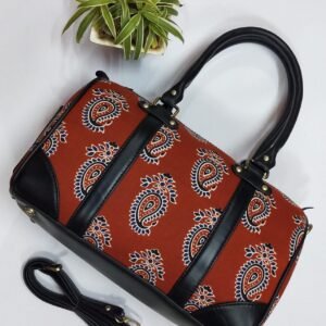 Style N Fashions Elegantly Crafted Weekender Bag
