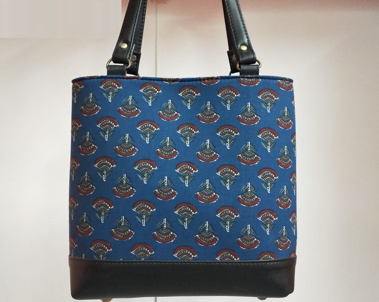 Style n Fashions Premium Multi Pocket Handbag with 3 Compartments - Image 3